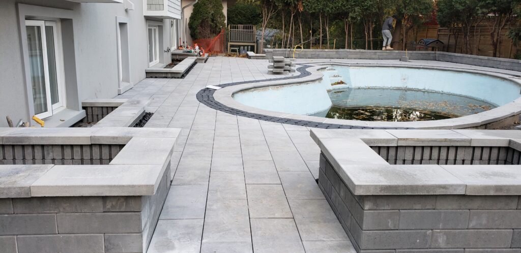 Custom flower beds with Permacon Urbano Shaded Grey walls and Scandina Grey Melville Tandem caps in Etobicoke, Aurora, Richmond Hill, Stouffville, and Oakville