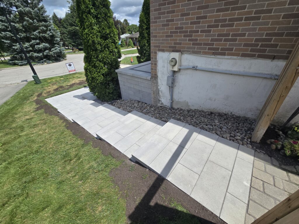 Newmarket walkway entrance with four Oaks Nueva 150 Marble Grey steps with Oaks Marble Grey interlocking paver landings