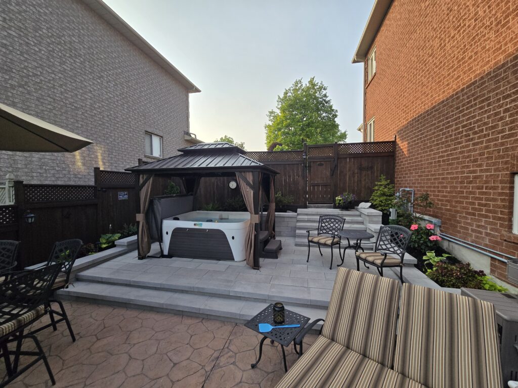 Newmarket backyard with Oaks Nueva 150 Cloudburst retaining walls and Cloudburst interlocking pavers